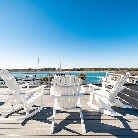 Why Knot Getaway…Rooftop With Waterview! Unit E
